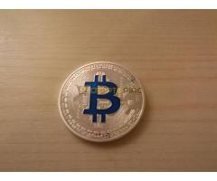 Ezüst színű Bitcoin érme eladó