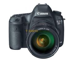 A Canon EOS 5D Mark III 22,3 MP Full Frame CMOS digitális tükörreflexes fényképezőgép EF 24-105 mm f